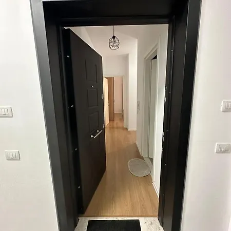 Center Apartment *